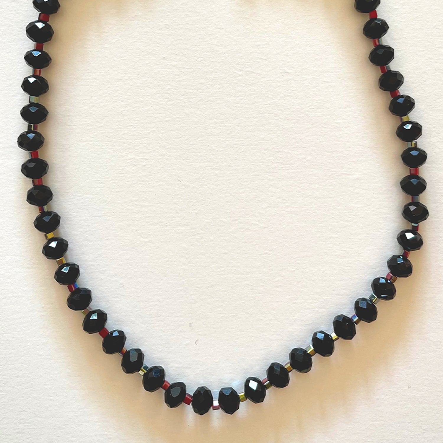 El collar de cristal negro