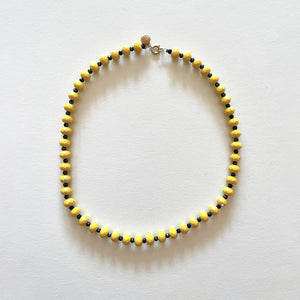 El collar de cristal amarillo