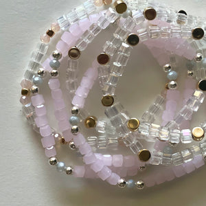 Pulseras de cristal blanco y rosa