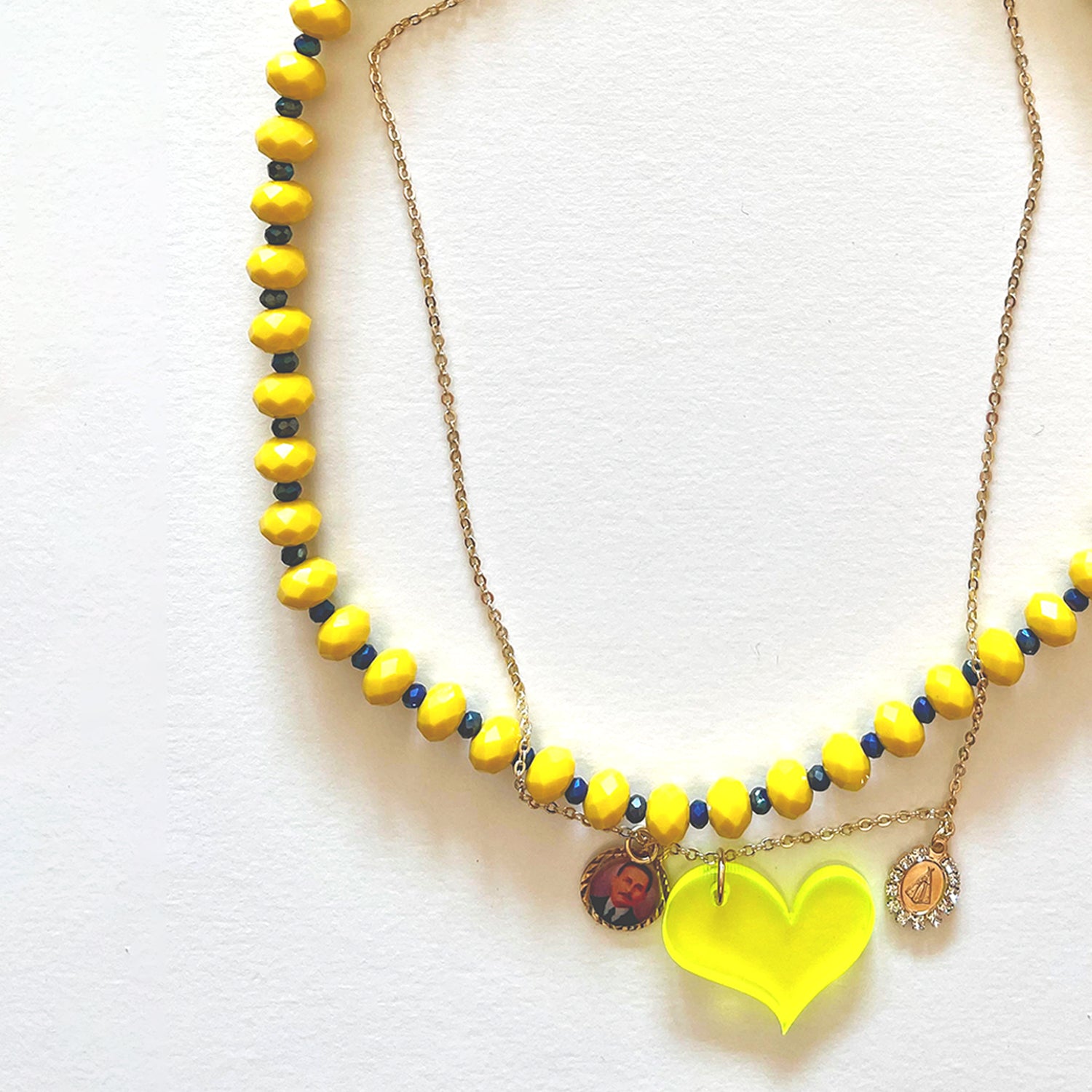 Conjunto collar de cristal amarillo y protección