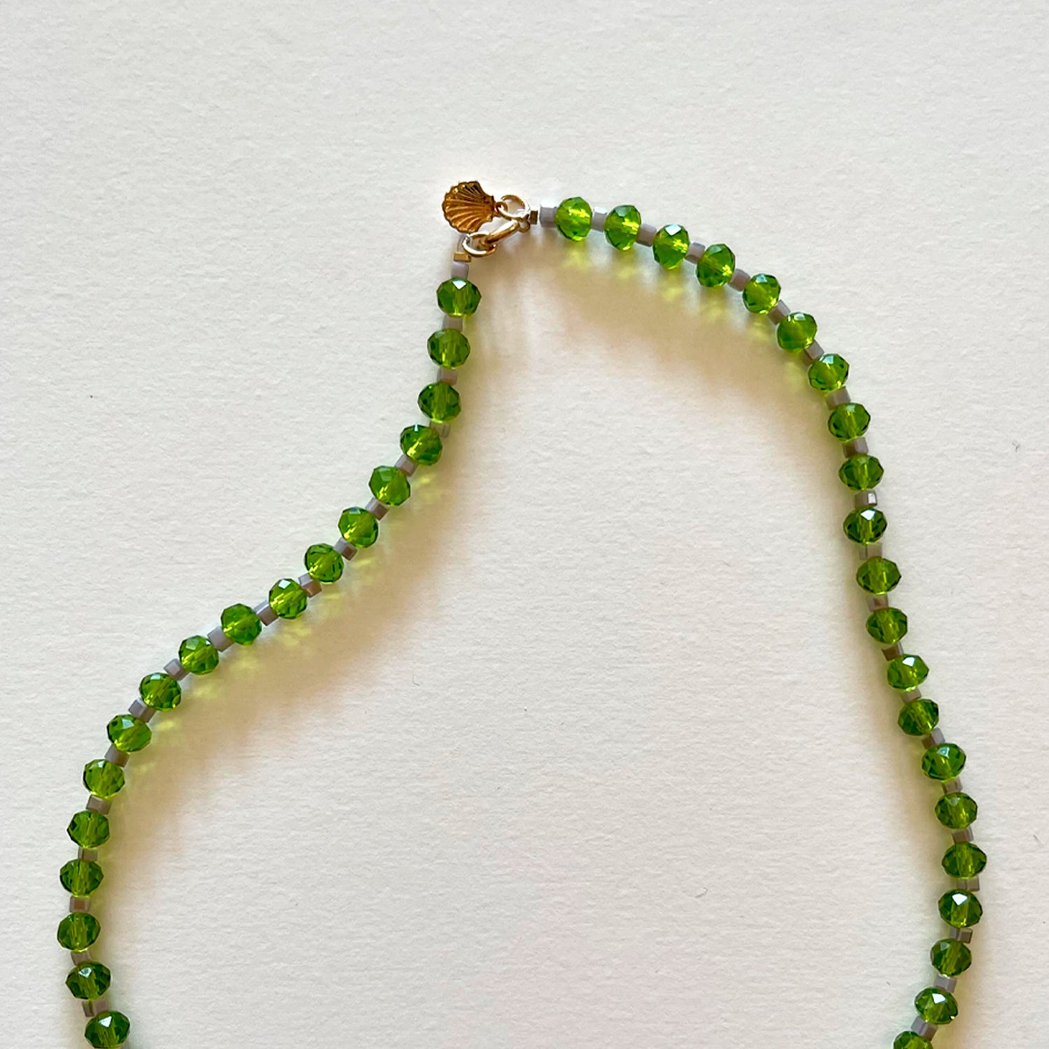 El collar de cristal verde