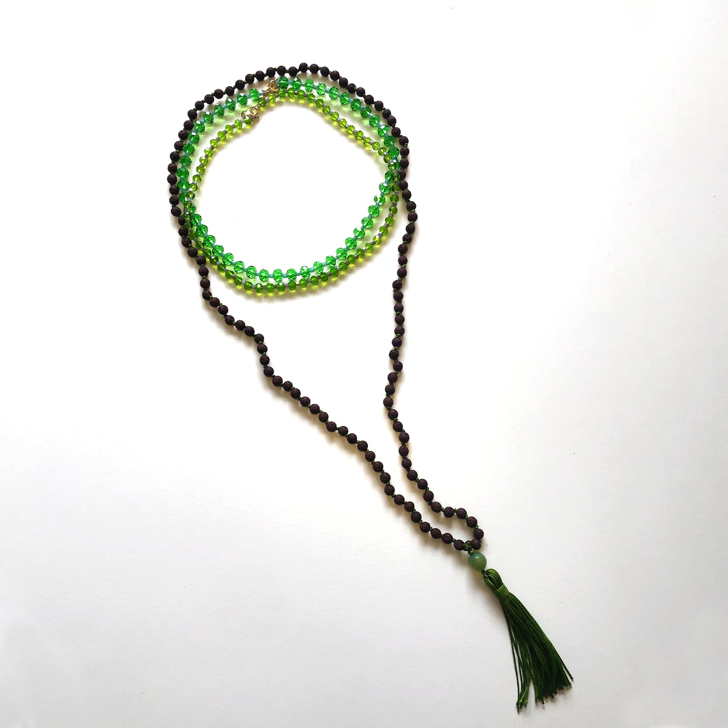 Collares de japamala marrón y cristal verde