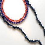 Cargar imagen en el visor de la galería, Conjunto de collares de cristal naranja y azul.
